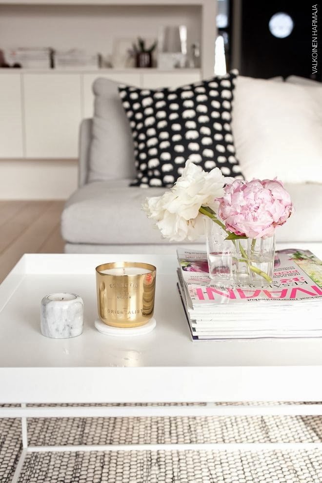 Фотография: Гостиная в стиле Скандинавский, Декор интерьера, Аксессуары, Декор, Декор дома, Цветы, Журнальный столик – фото на INMYROOM