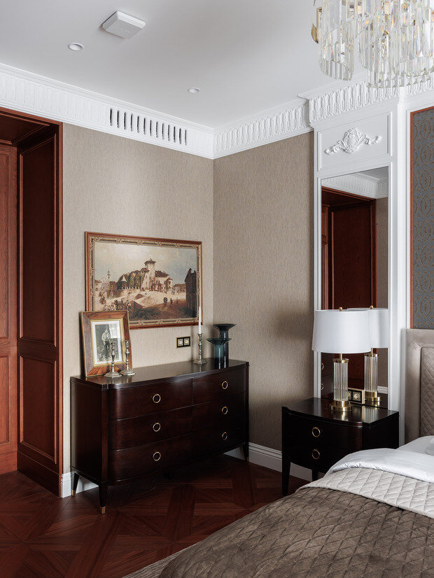 Фотография: Спальня в стиле Классический, Современный, Эклектика, Квартира, Проект дня, Санкт-Петербург, Кирпичный дом, 4 и больше, Более 90 метров, Эксклюзивные проекты, современный с элементами классики и роскоши, Елена Куртина, Жанна Тульнова – фото на INMYROOM