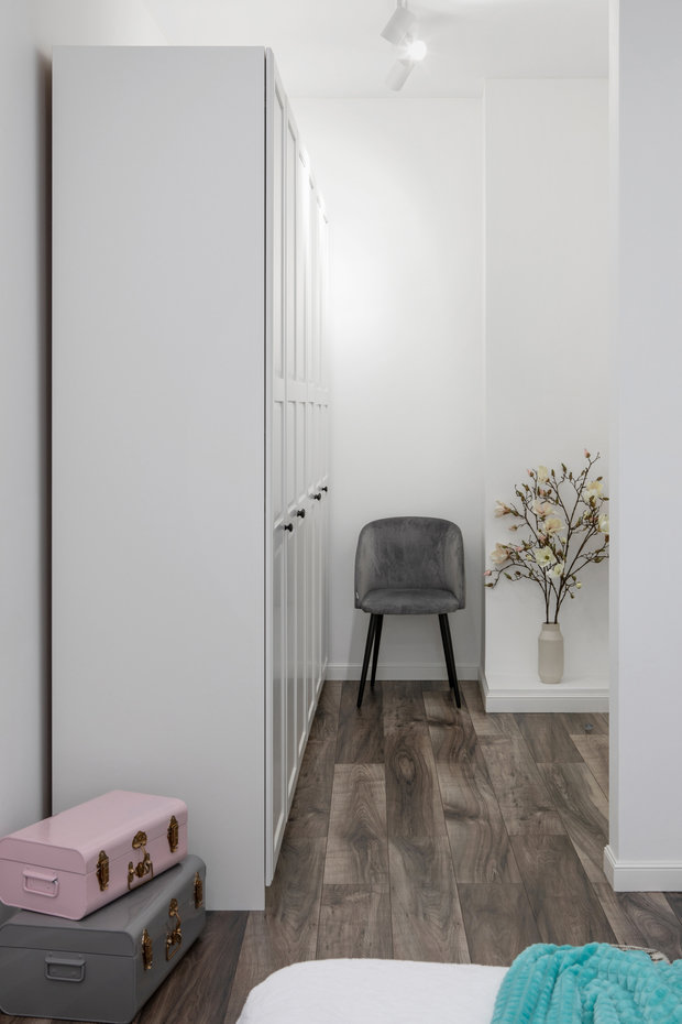 Фотография: Гардеробная в стиле Современный, Квартира, Проект недели, Москва, Samsung, 2 комнаты, 60-90 метров, Монолитно-кирпичный, the serif – фото на INMYROOM