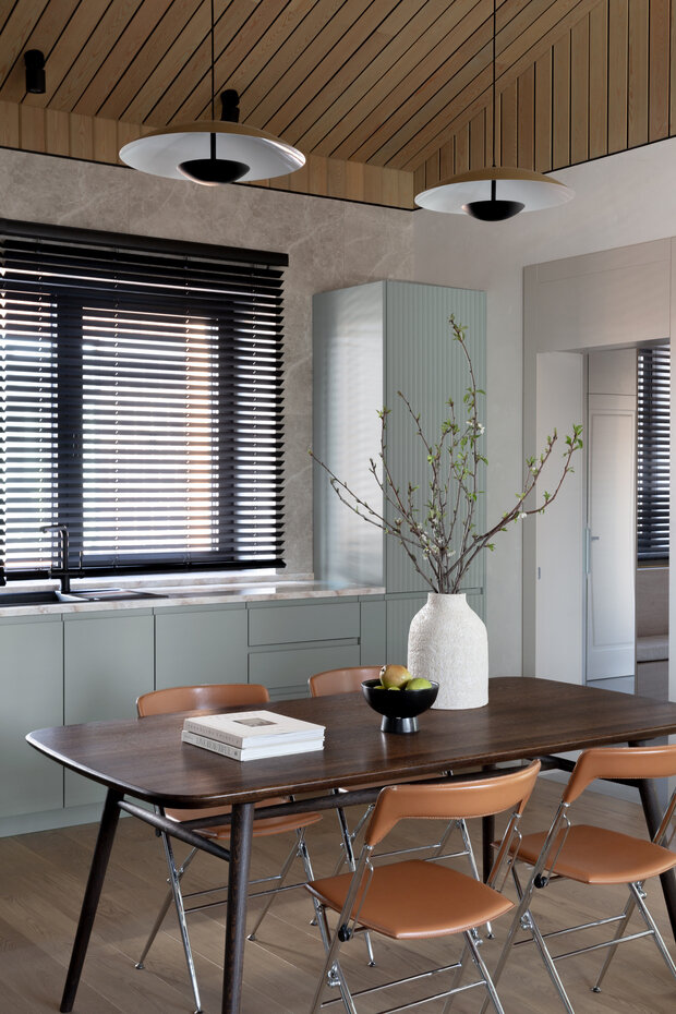 Фотография: Кухня и столовая в стиле Современный, Дом, Проект дня, Подмосковье, Дом и дача, Мытищи, 2 комнаты, Более 90 метров, Монолитно-кирпичный, Дарья Големинова – фото на INMYROOM