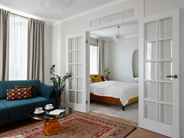 Фотография: Гостиная в стиле Современный, Эклектика, Малогабаритная квартира, Квартира, Проект дня, Москва, Монолитный дом, 2 комнаты, 40-60 метров, Маргарита Зенова, современный с элементами классики и минимализмом, М-Бюро, Александра Багрицевич – фото на INMYROOM