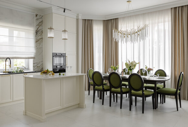 Фотография: Кухня и столовая в стиле Классический, Современный, Дом, Проект дня, Дом и дача, Краснодар, Кирпичный дом, 4 и больше, Более 90 метров, Татьяна Черкашина – фото на INMYROOM