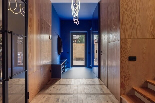 Фотография: Прихожая в стиле Современный, Эклектика, Эко, Проект недели, Дом и дача, Кирпичный дом, Более 90 метров – фото на INMYROOM