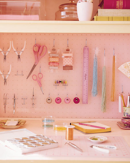 Фотография: Гостиная в стиле Скандинавский, Дом, Дома и квартиры, Стол – фото на INMYROOM Фотография: Гостиная в стиле Скандинавский, Дом, Дома и квартиры, Стол – фото на INMYROOM