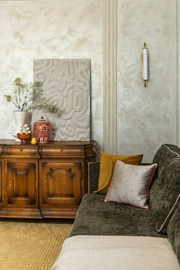 Фотография: Гостиная в стиле Классический, Квартира, Проект дня, 2 комнаты, 60-90 метров, Алматы, Студия Mondial, Анастасия Халина – фото на INMYROOM