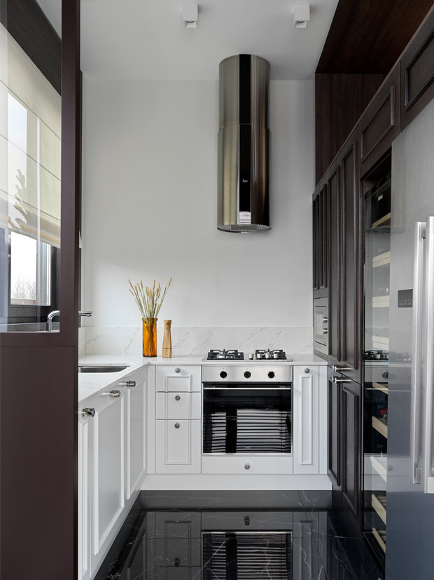 Фотография: Кухня и столовая в стиле Классический, Современный, Дом, Проект дня, Дом и дача, 4 и больше, Более 90 метров, TaupeHome, Павловск – фото на INMYROOM