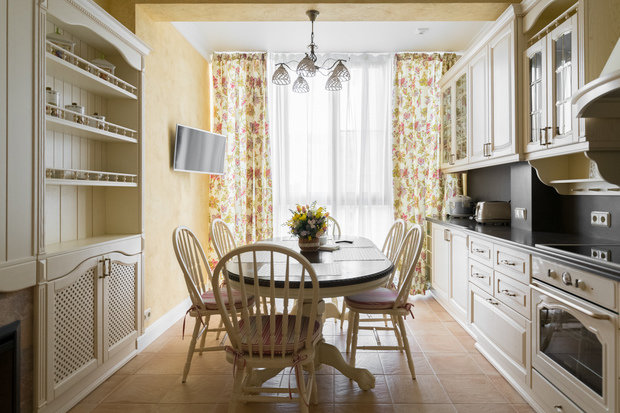 Фотография: Кухня и столовая в стиле Классический, Прованс и Кантри, Лофт, Квартира, Проект недели, Москва, Альбина Алиева, Монолитный дом, 4 и больше, Более 90 метров – фото на INMYROOM