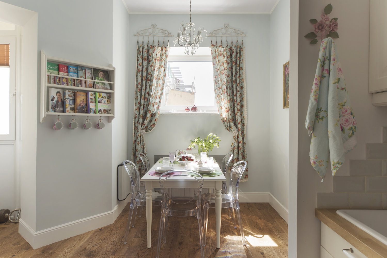Фотография: Кухня и столовая в стиле Прованс и Кантри, Квартира, Дома и квартиры – фото на INMYROOM