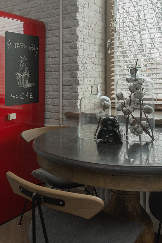 Фотография: Кухня и столовая в стиле Эклектика, Квартира, Проект недели, Москва, Кирпичный дом, 3 комнаты, 40-60 метров, Маша Кунякина – фото на INMYROOM