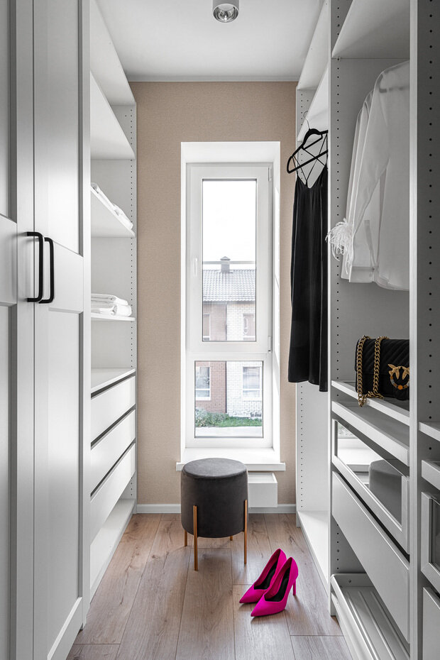 Фотография: Гардеробная в стиле Современный, Проект недели, Дом и дача, Таунхаус, 4 и больше, Более 90 метров, Студия «Красиво», Тверь, Людмила Смирнова – фото на INMYROOM