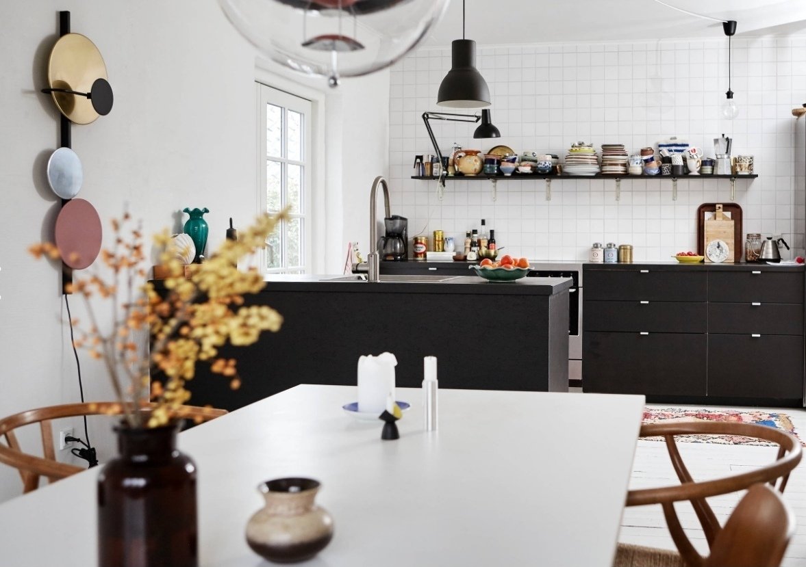 Фотография: Кухня и столовая в стиле Современный, Гостиная, Детская, Декор интерьера, Дом, Дания, ИКЕА, Дом и дача, Более 90 метров – фото на INMYROOM Фотография: Кухня и столовая в стиле Современный, Гостиная, Детская, Декор интерьера, Дом, Дания, ИКЕА, Дом и дача, Более 90 метров – фото на INMYROOM