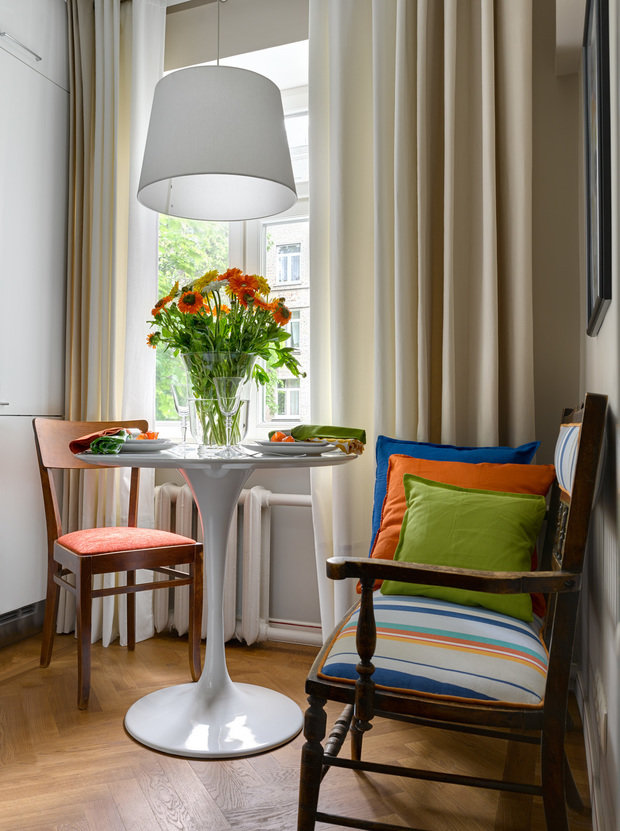 Фотография: Кухня и столовая в стиле Современный, Эклектика, Винтажный, Малогабаритная квартира, Квартира, Проект недели, Москва, Кирпичный дом, 2 комнаты, до 40 метров, 40-60 метров, Инна Зольтманн – фото на INMYROOM