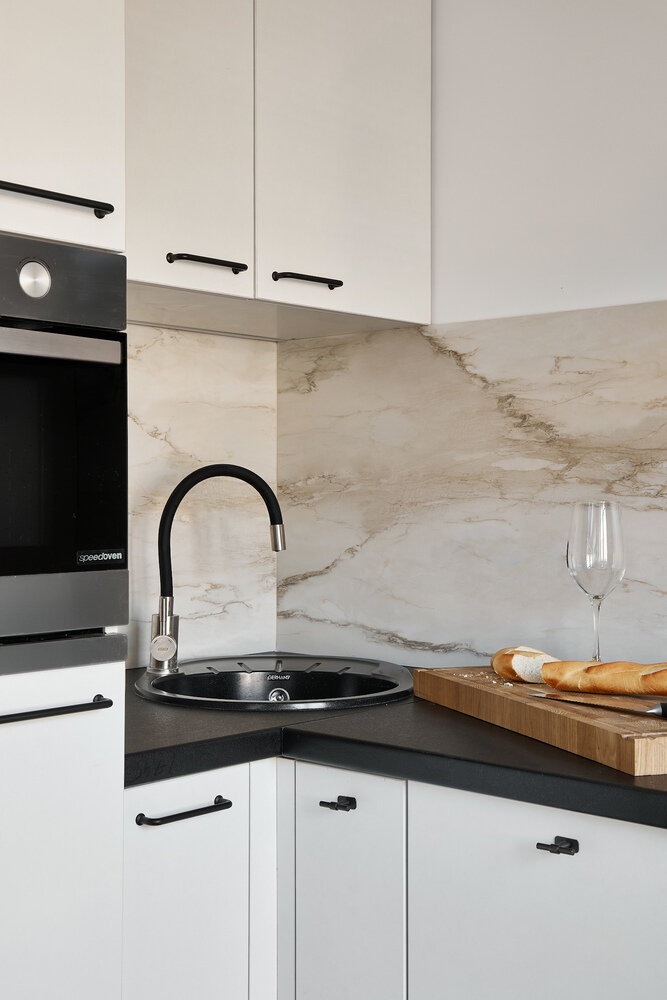 Фотография: Кухня и столовая в стиле Современный, Минимализм, Малогабаритная квартира, Квартира, Проект недели, Минск, Хрущевка, 2 комнаты, 40-60 метров, Татьяна Самадурава – фото на INMYROOM Фотография: Кухня и столовая в стиле Современный, Минимализм, Малогабаритная квартира, Квартира, Проект недели, Минск, Хрущевка, 2 комнаты, 40-60 метров, Татьяна Самадурава – фото на INMYROOM