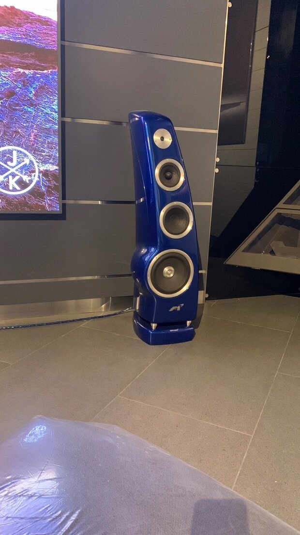 Фото из портфолио Entertainment Area with Dolby Surround 5.1 (upgraded to 7.1) – фотографии дизайна интерьеров на INMYROOM