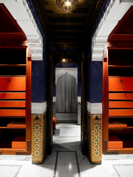 Фотография: Гардеробная в стиле Восточный, Дома и квартиры, Городские места, Бассейн – фото на INMYROOM