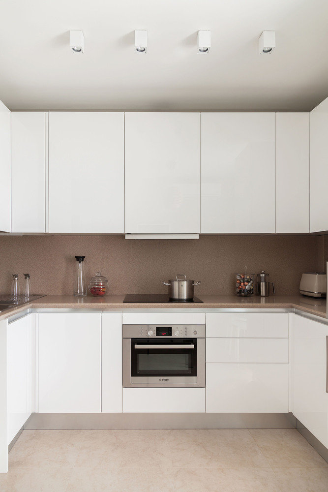 Фотография: Кухня и столовая в стиле Современный, Квартира, Проект недели, Москва, КОПЭ, Ирина Кривцова, Панельный дом, 3 комнаты, 40-60 метров – фото на INMYROOM Фотография: Кухня и столовая в стиле Современный, Квартира, Проект недели, Москва, КОПЭ, Ирина Кривцова, Панельный дом, 3 комнаты, 40-60 метров – фото на INMYROOM