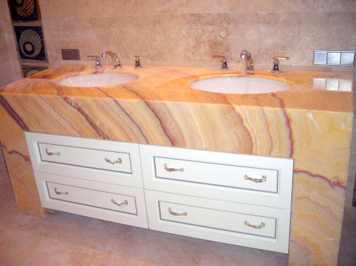 Фото из портфолио Столешницы из камня для ванной – фотографии дизайна интерьеров на INMYROOM