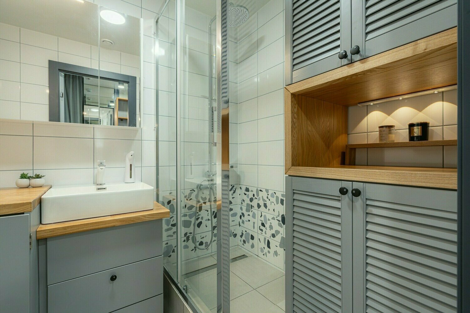 Фотография: в стиле , Ванная, Советы, интерьер ванной, дизайн ванной комнаты, ванная в современном стиле, маленькая ванная, маленькая ванна, как оформить маленькую ванную, интерьер маленькой ванной, как сделать ванную комфортной, удобная ванная, как сделать ванную уютнее, интерьер ванной комнаты, обустроить ванную комнату, идеи для ванной комнаты, ремонты ванной комнаты, маленькая ванная комната, уютная ванная – фото на INMYROOM