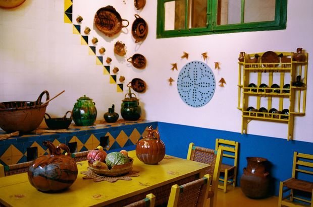 Фотография: Кухня и столовая в стиле Прованс и Кантри, Декор и DIY, Дом, Голубой, Мексика, Дом и дача, Мехико, Фрида Кало – фото на INMYROOM
