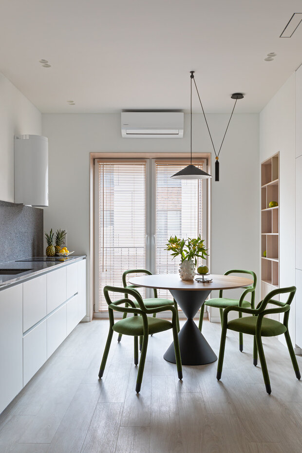 Фотография: Кухня и столовая в стиле Современный, Минимализм, Проект дня, Таунхаус, 3 комнаты, Более 90 метров, Алена Николаева – фото на INMYROOM