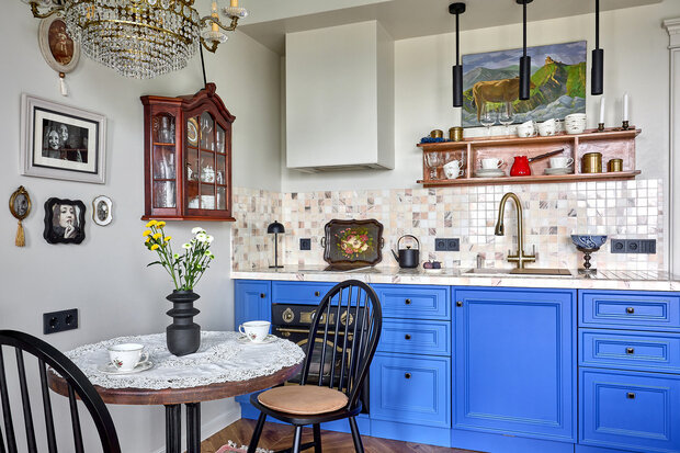 Фотография: Кухня и столовая в стиле Современный, Эклектика, Винтажный, Малогабаритная квартира, Квартира, Студия, Проект дня, Москва, Монолитный дом, до 40 метров, Арина Дудникова – фото на INMYROOM