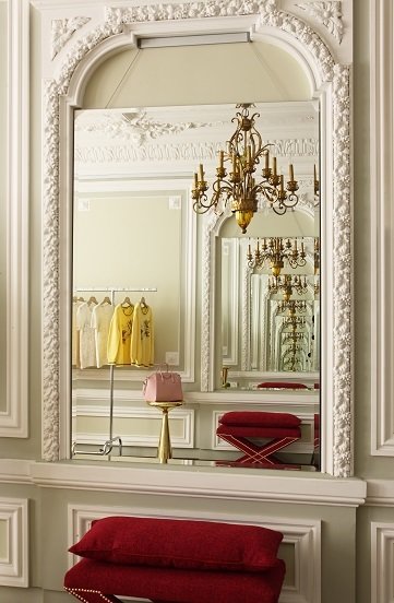 Фото из портфолио Модный бутик в историческом интерьере – фотографии дизайна интерьеров на INMYROOM Фото из портфолио Модный бутик в историческом интерьере – фотографии дизайна интерьеров на INMYROOM