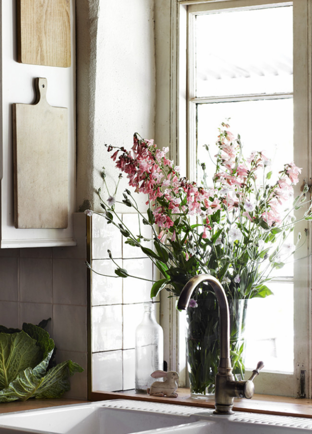 Фотография: Кухня и столовая в стиле Прованс и Кантри, Скандинавский, Флористика, Стиль жизни – фото на INMYROOM