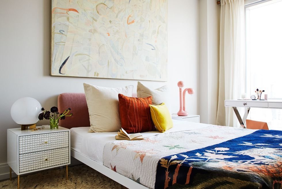 Фотография: Спальня в стиле Современный, Декор интерьера, Малогабаритная квартира, Квартира, Нью-Йорк, Гид – фото на INMYROOM