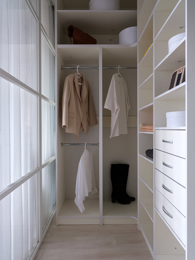Фотография: Гардеробная в стиле Современный, Эклектика, Малогабаритная квартира, Квартира, Проект недели, Одинцово, Монолитный дом, 1 комната, до 40 метров, Юлия Сергеева, Julia Sergeeva Interiors – фото на INMYROOM