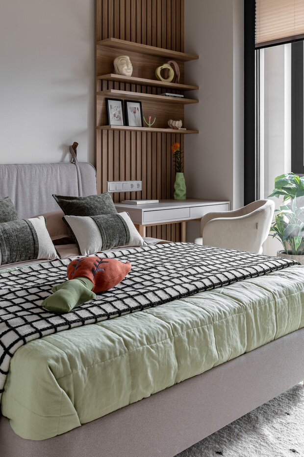 Фотография: Спальня в стиле Современный, Малогабаритная квартира, Квартира, Проект дня, Москва, 1 комната, 40-60 метров, Ирина Долганова, современный с элементами минимализма и скандинавского стиля – фото на INMYROOM