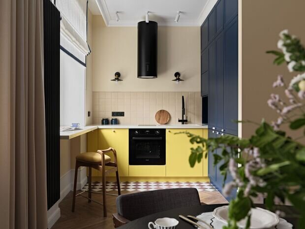 Фотография: Кухня и столовая в стиле Современный, Квартира, Проект дня, Новосибирск, Сталинка, 3 комнаты, 60-90 метров, ремонт сталинки, дизайн кухни в сталинке, современный/скандинавский, фото интерьера, дизайн интерьера фото, фото кухни, Анастасия Рыбина, Елена Дьяконова – фото на INMYROOM