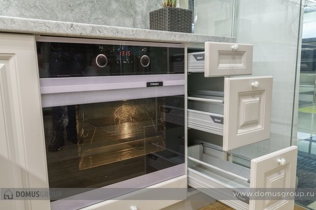 Фото из портфолио Г-образная кухня в стиле современная классика – фотографии дизайна интерьеров на INMYROOM