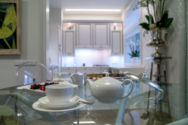 Фотография: Кухня и столовая в стиле Современный, Эклектика, Гостиная, Декор интерьера, Интерьер комнат, Тема месяца – фото на INMYROOM