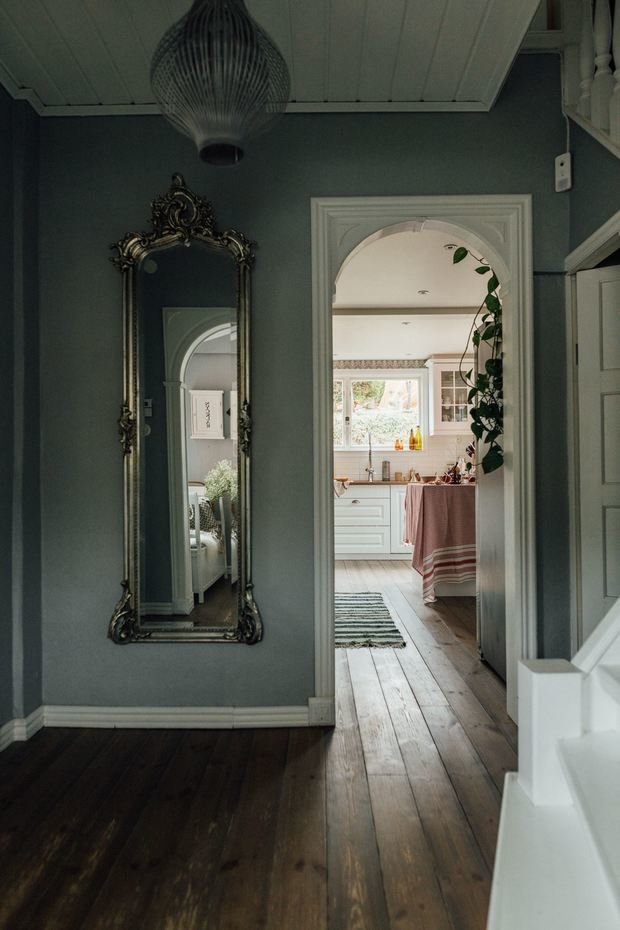 Фотография: Прихожая в стиле Прованс и Кантри, Классический, Скандинавский, Эклектика, Дом, Швеция, Белый, Дача, Стокгольм, Серый, Голубой, Коричневый, Дом и дача, 4 и больше – фото на INMYROOM