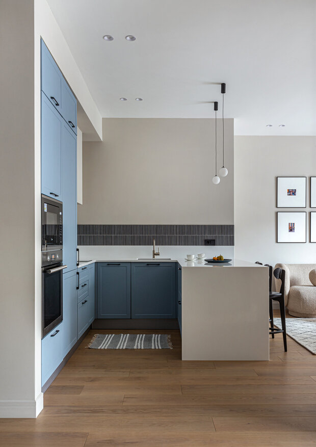 Фотография: Кухня и столовая в стиле Современный, Минимализм, Квартира, Проект дня, Москва, 3 комнаты, 60-90 метров, D.A. Interior Design, Анна Коробко – фото на INMYROOM