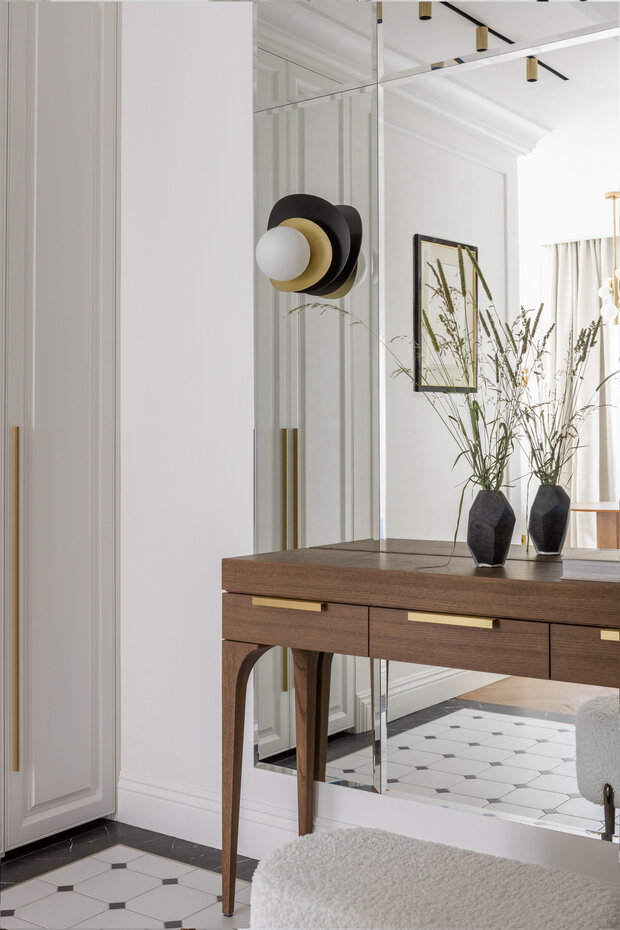 Фотография: Прихожая в стиле Современный, Квартира, Проект дня, Москва, 2 комнаты, 40-60 метров, современный с элементами классики и роскоши – фото на INMYROOM