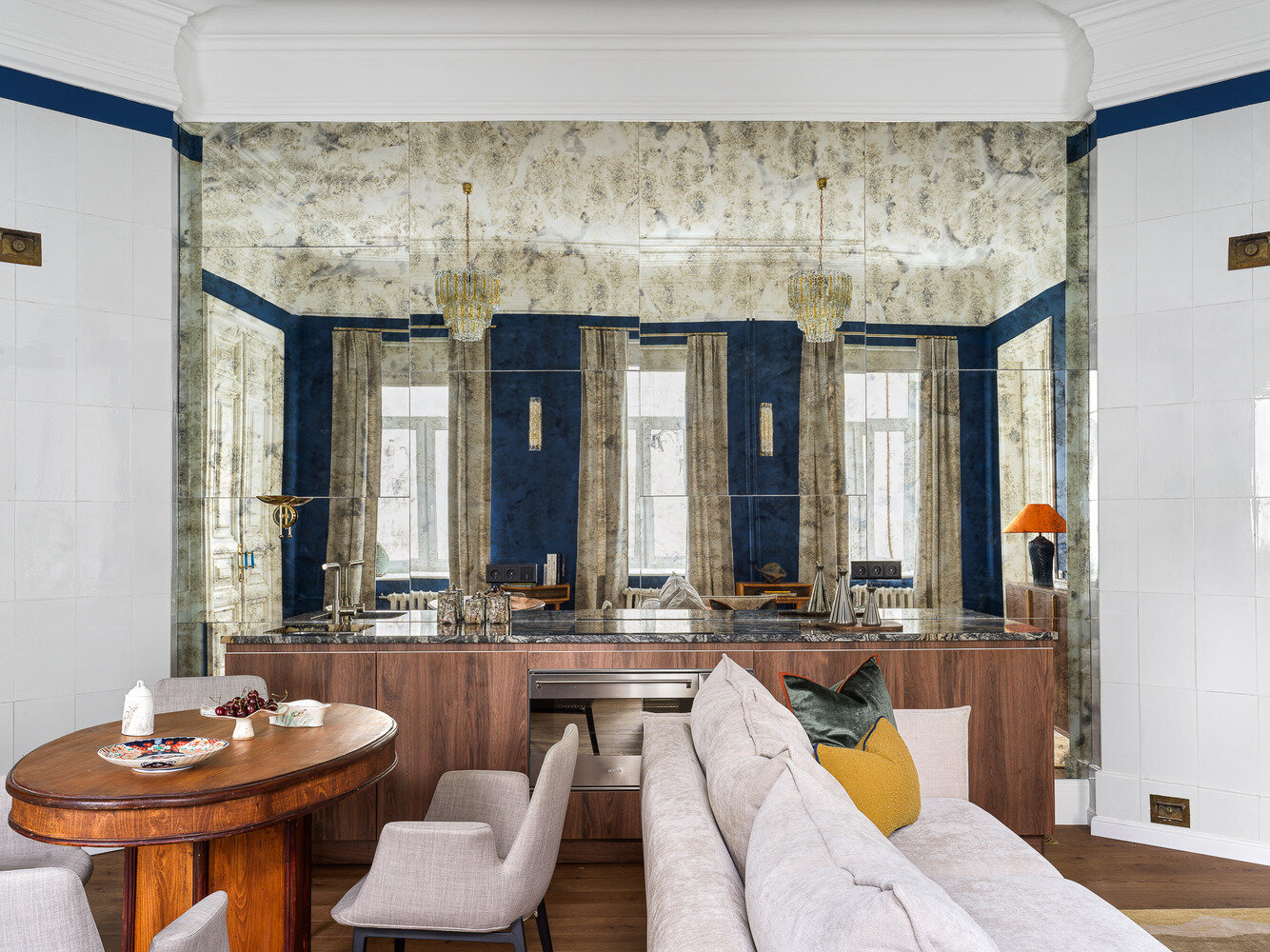 Фотография: Кухня и столовая в стиле Классический, Современный, Эклектика, Винтажный, Квартира, Проект недели, Москва, Кирпичный дом, 2 комнаты, 60-90 метров, Ольга Комарова – фото на INMYROOM Фотография: Кухня и столовая в стиле Классический, Современный, Эклектика, Винтажный, Квартира, Проект недели, Москва, Кирпичный дом, 2 комнаты, 60-90 метров, Ольга Комарова – фото на INMYROOM