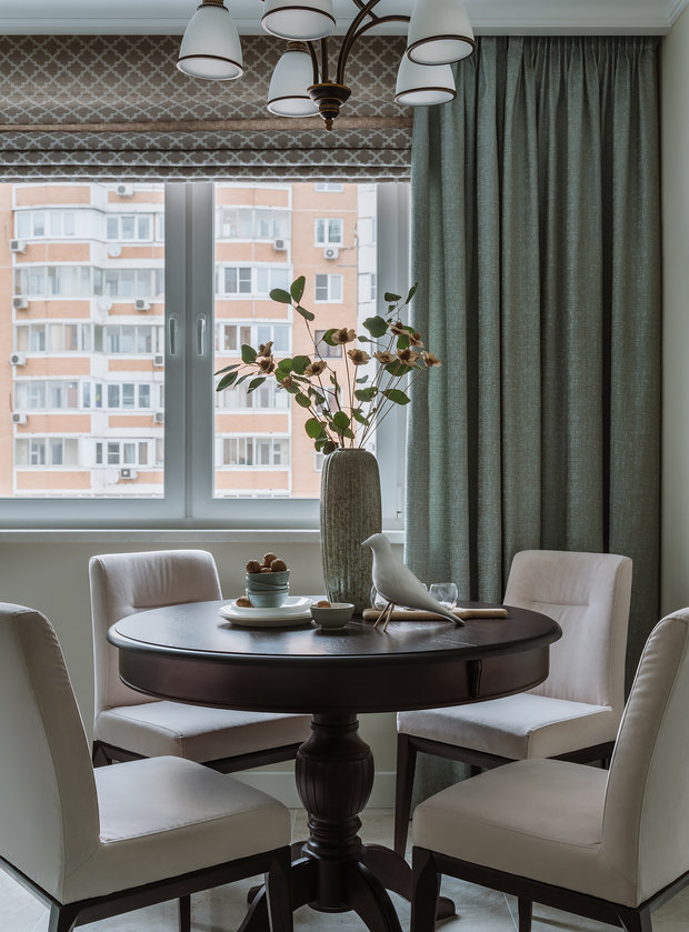 Фотография: Кухня и столовая в стиле Классический, Квартира, Проект недели, Москва, Панельный дом, 4 и больше, Более 90 метров, Наталья Широкорад, П-44Т – фото на INMYROOM