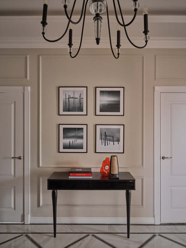 Фотография: Прихожая в стиле Классический, Современный, Дом, Проект дня, Москва, Дом и дача, Блочный дом, 4 и больше, Более 90 метров, классический с современными элементами, Екатерина Бачурина – фото на INMYROOM