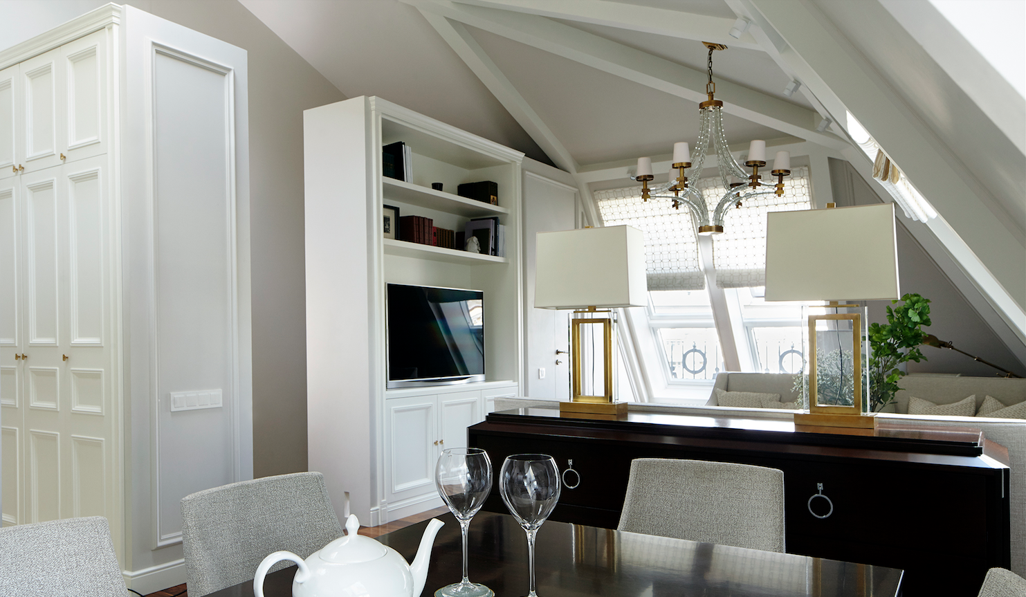 Фотография: Гостиная в стиле Современный, Классический, Квартира, Проект недели, Москва, Монолитный дом, 4 и больше, Более 90 метров, Ольга Солнышкова, ЖК «Николаевский» – фото на INMYROOM