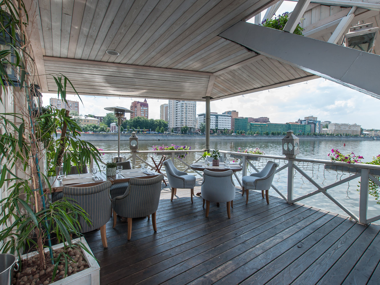 Фотография: Балкон, Терраса в стиле Прованс и Кантри, Классический, Современный, Италия, Дома и квартиры, Городские места, Прованс, Ресторан – фото на INMYROOM