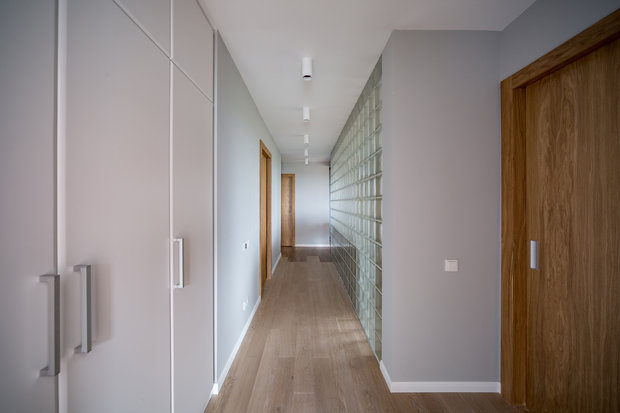 Фотография: Прихожая в стиле Современный, Минимализм, Квартира, Проект недели, Степан Бугаев, Зеленоград, 3 комнаты, 60-90 метров, «Точка дизайна», Монолитно-кирпичный, энциклопедия_мебель, ЖК «Зеленый бор» – фото на INMYROOM