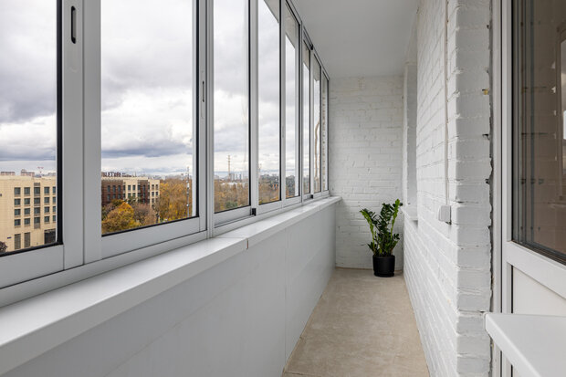 Фотография: Балкон в стиле Современный, Квартира, Проект дня, Москва, Кирпичный дом, 3 комнаты, 60-90 метров, Виктория Аз-Зари – фото на INMYROOM