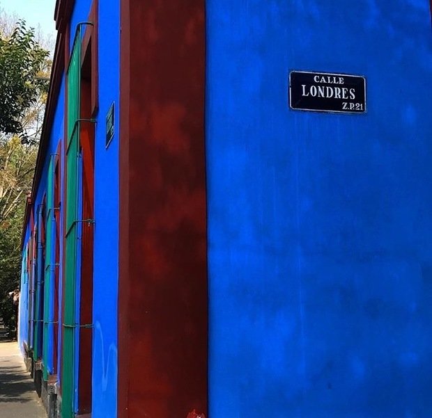 Фотография:  в стиле , Декор и DIY, Дом, Голубой, Мексика, Дом и дача, Мехико, Фрида Кало – фото на INMYROOM