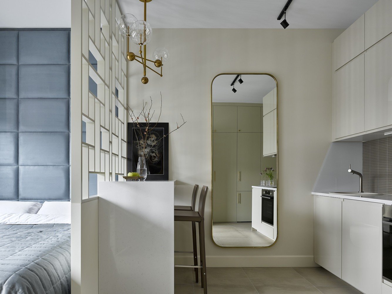 Фотография: Кухня и столовая в стиле Современный, Малогабаритная квартира, Квартира, Студия, Проект недели, Москва, до 40 метров, Оксана Станиславова, Алена Дзуцева – фото на INMYROOM Фотография: Кухня и столовая в стиле Современный, Малогабаритная квартира, Квартира, Студия, Проект недели, Москва, до 40 метров, Оксана Станиславова, Алена Дзуцева – фото на INMYROOM