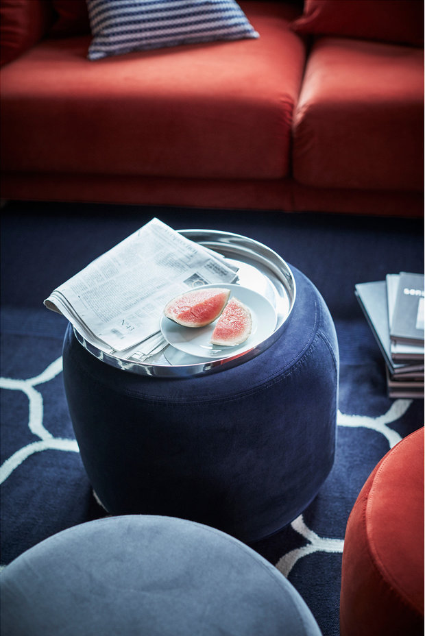 Фотография: Мебель и свет в стиле Современный, Советы, маленькая гостиная, малогабаритка, Закуски, Пришли гости, Коктейли – фото на INMYROOM