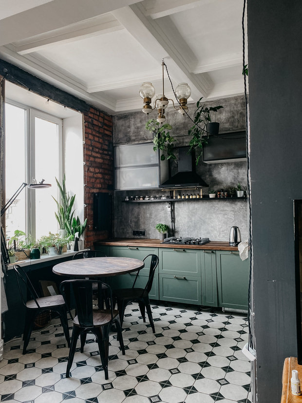 Фотография: Кухня и столовая в стиле Лофт, Ремонт на практике, ремонт сталинки – фото на INMYROOM