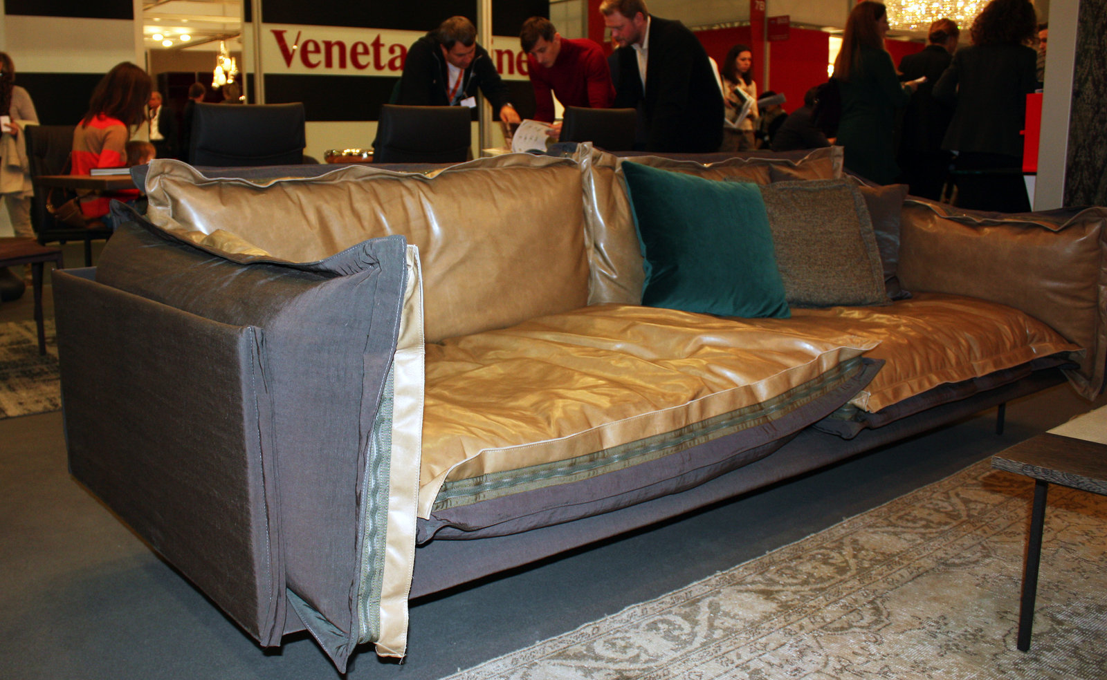 Фотография: Мебель и свет в стиле Современный, Artemide, Flos, PROVASI, Индустрия, События, Маркет, Мягкая мебель, Missoni, Пэчворк, Porada, LLADRO – фото на INMYROOM