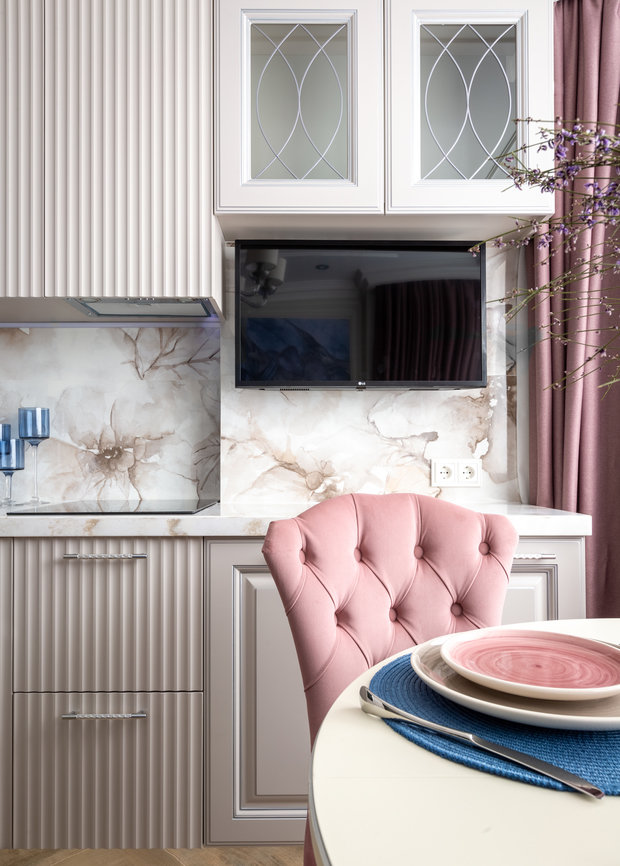 Фотография: Кухня и столовая в стиле Классический, Современный, Квартира, Проект недели, Москва, 3 комнаты, 60-90 метров, Анастасия Бондарева, Bond Design – фото на INMYROOM